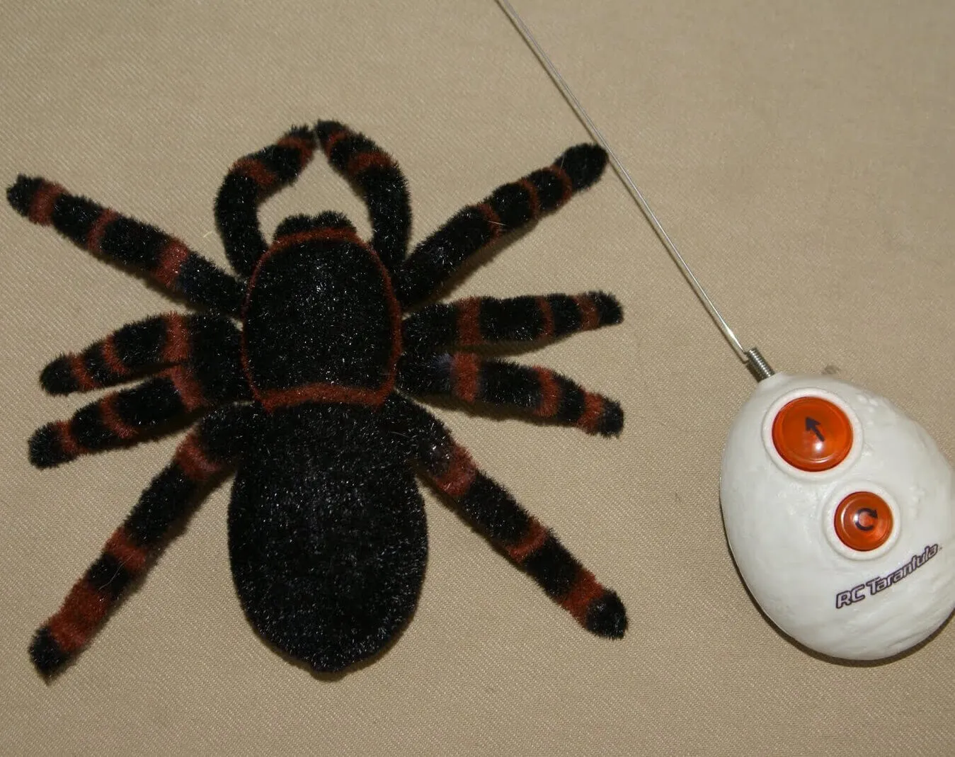 19740 remote control tarantula 1